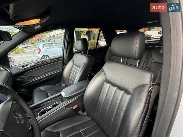 Серый Мерседес М-Класс, объемом двигателя 3 л и пробегом 406 тыс. км за 11000 $, фото 13 на Automoto.ua