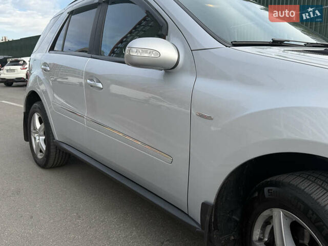 Сірий Мерседес М-Клас, об'ємом двигуна 3 л та пробігом 405 тис. км за 11500 $, фото 41 на Automoto.ua