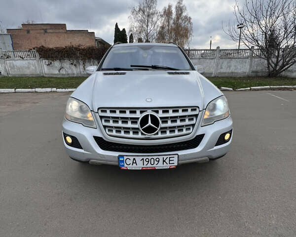 Сірий Мерседес М-Клас, об'ємом двигуна 3.5 л та пробігом 248 тис. км за 10599 $, фото 8 на Automoto.ua