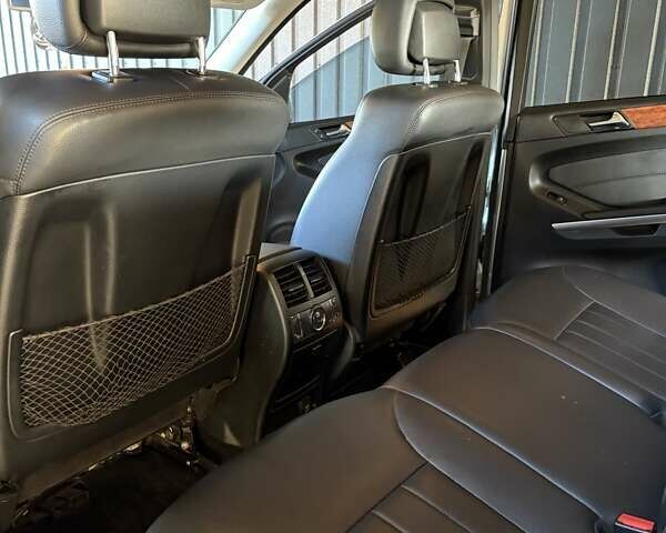 Серый Мерседес М-Класс, объемом двигателя 2.99 л и пробегом 261 тыс. км за 15500 $, фото 9 на Automoto.ua