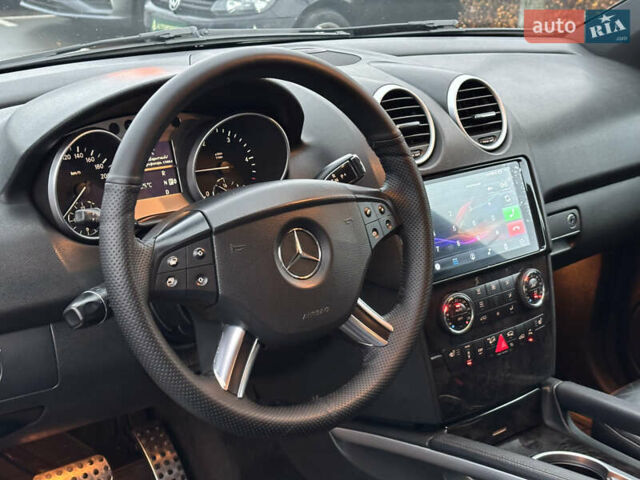 Серый Мерседес М-Класс, объемом двигателя 3 л и пробегом 406 тыс. км за 11000 $, фото 12 на Automoto.ua