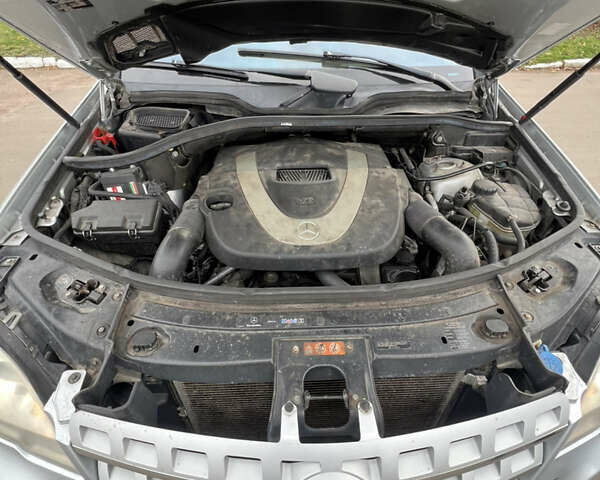 Сірий Мерседес М-Клас, об'ємом двигуна 3.5 л та пробігом 248 тис. км за 10599 $, фото 26 на Automoto.ua