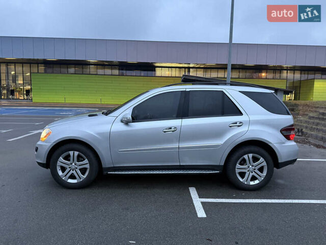 Серый Мерседес М-Класс, объемом двигателя 3.5 л и пробегом 234 тыс. км за 11700 $, фото 3 на Automoto.ua