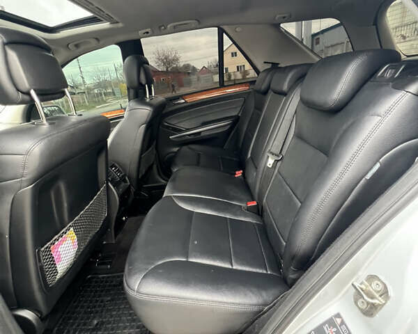 Сірий Мерседес М-Клас, об'ємом двигуна 3.5 л та пробігом 248 тис. км за 10599 $, фото 19 на Automoto.ua