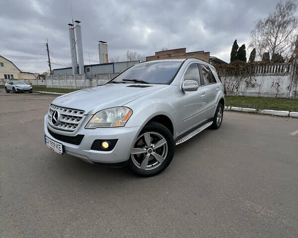 Сірий Мерседес М-Клас, об'ємом двигуна 3.5 л та пробігом 248 тис. км за 10599 $, фото 1 на Automoto.ua