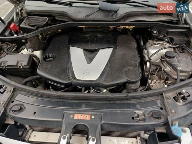 Серый Мерседес М-Класс, объемом двигателя 3 л и пробегом 406 тыс. км за 10500 $, фото 19 на Automoto.ua