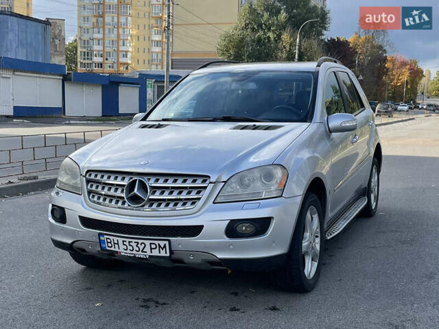 Серый Мерседес М-Класс, объемом двигателя 3.5 л и пробегом 210 тыс. км за 8400 $, фото 2 на Automoto.ua