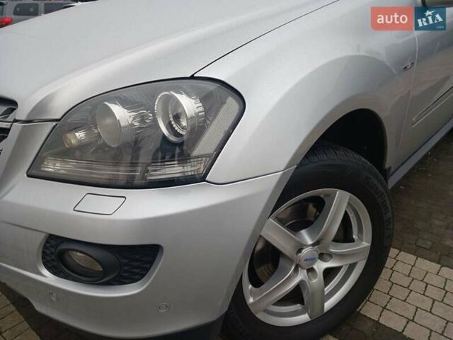 Серый Мерседес М-Класс, объемом двигателя 3 л и пробегом 406 тыс. км за 10500 $, фото 2 на Automoto.ua