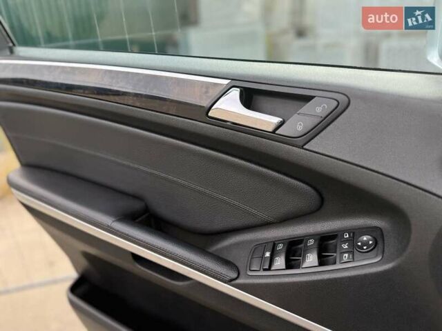 Серый Мерседес М-Класс, объемом двигателя 3 л и пробегом 406 тыс. км за 11000 $, фото 22 на Automoto.ua