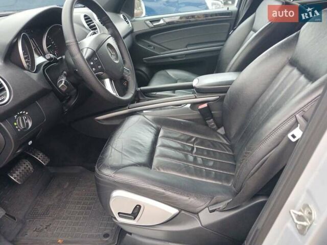 Серый Мерседес М-Класс, объемом двигателя 3 л и пробегом 406 тыс. км за 10500 $, фото 13 на Automoto.ua