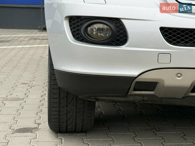 Серый Мерседес М-Класс, объемом двигателя 3.5 л и пробегом 223 тыс. км за 9999 $, фото 16 на Automoto.ua