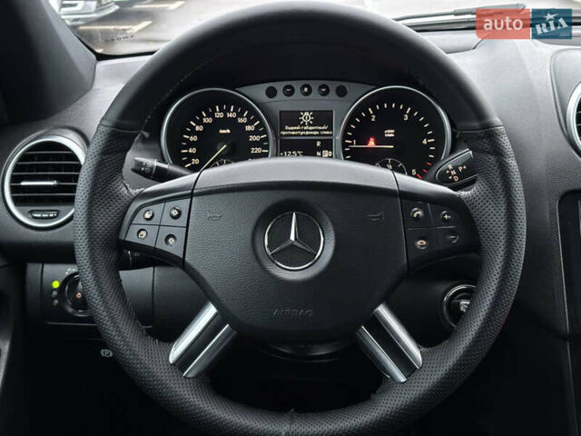 Серый Мерседес М-Класс, объемом двигателя 3 л и пробегом 406 тыс. км за 11000 $, фото 25 на Automoto.ua