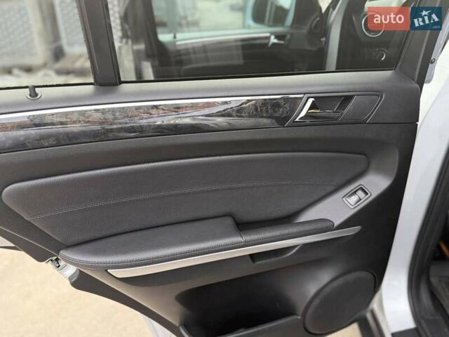 Серый Мерседес М-Класс, объемом двигателя 3 л и пробегом 406 тыс. км за 11000 $, фото 21 на Automoto.ua