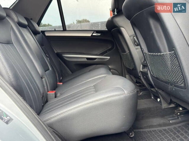 Серый Мерседес М-Класс, объемом двигателя 3 л и пробегом 275 тыс. км за 14800 $, фото 19 на Automoto.ua