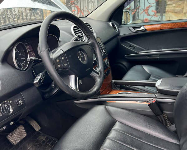 Сірий Мерседес М-Клас, об'ємом двигуна 3.5 л та пробігом 258 тис. км за 10500 $, фото 8 на Automoto.ua