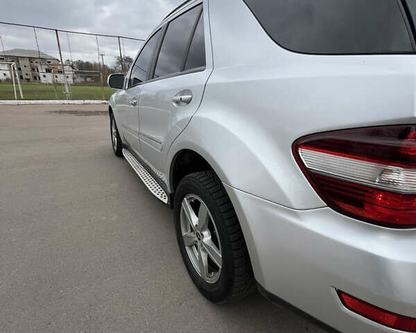 Сірий Мерседес М-Клас, об'ємом двигуна 3.5 л та пробігом 248 тис. км за 10599 $, фото 4 на Automoto.ua