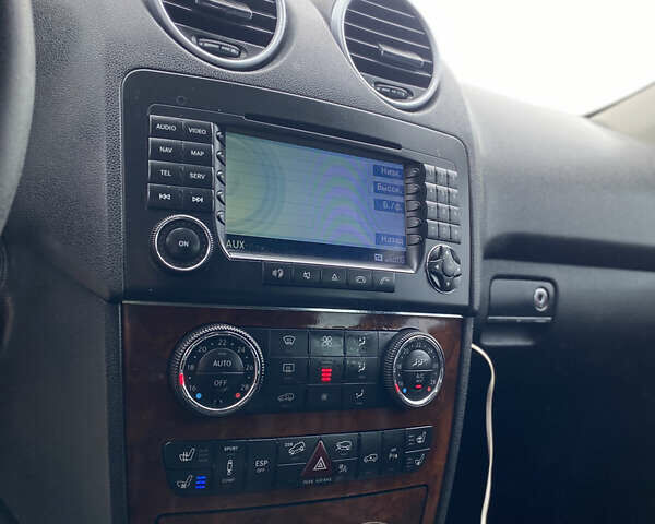 Сірий Мерседес М-Клас, об'ємом двигуна 3 л та пробігом 240 тис. км за 10700 $, фото 30 на Automoto.ua