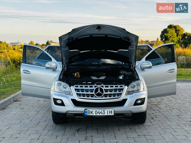 Сірий Мерседес М-Клас, об'ємом двигуна 3 л та пробігом 345 тис. км за 11499 $, фото 57 на Automoto.ua