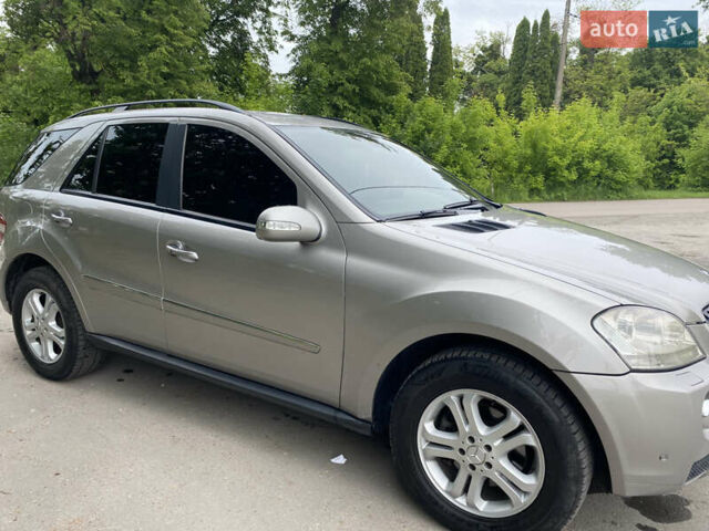 Сірий Мерседес М-Клас, об'ємом двигуна 2.99 л та пробігом 300 тис. км за 11700 $, фото 7 на Automoto.ua