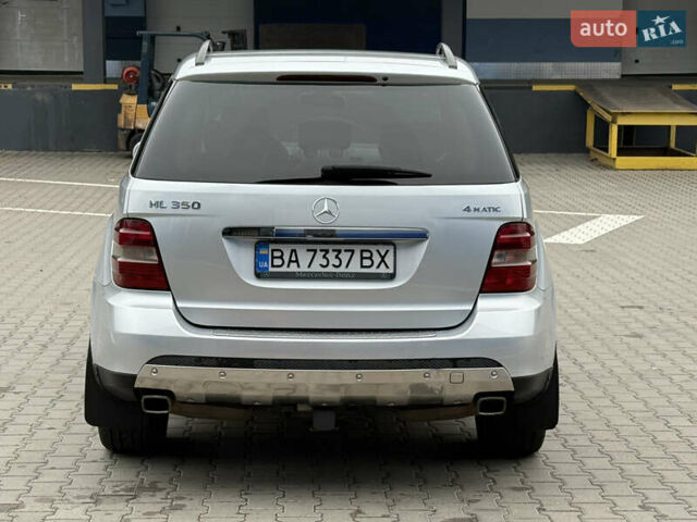 Серый Мерседес М-Класс, объемом двигателя 3.5 л и пробегом 223 тыс. км за 9999 $, фото 7 на Automoto.ua