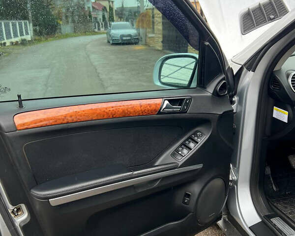 Сірий Мерседес М-Клас, об'ємом двигуна 3.5 л та пробігом 258 тис. км за 10500 $, фото 13 на Automoto.ua