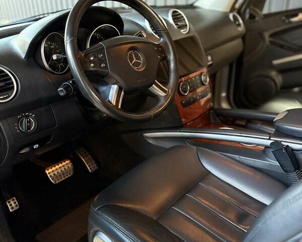 Серый Мерседес М-Класс, объемом двигателя 2.99 л и пробегом 261 тыс. км за 15500 $, фото 7 на Automoto.ua