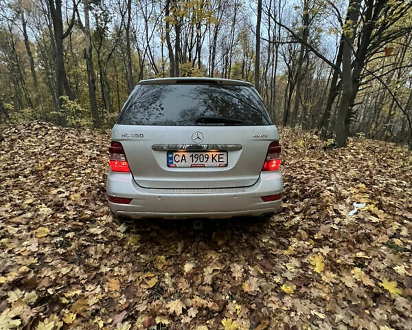 Сірий Мерседес М-Клас, об'ємом двигуна 3.5 л та пробігом 248 тис. км за 10599 $, фото 32 на Automoto.ua