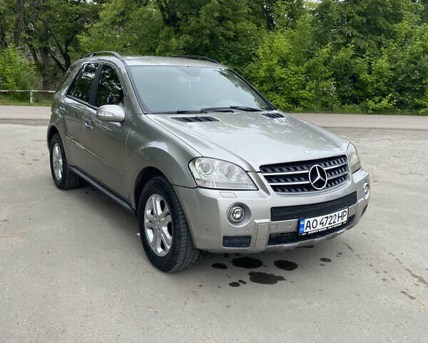 Сірий Мерседес М-Клас, об'ємом двигуна 2.99 л та пробігом 300 тис. км за 11700 $, фото 5 на Automoto.ua