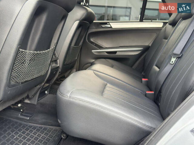 Серый Мерседес М-Класс, объемом двигателя 3 л и пробегом 275 тыс. км за 14800 $, фото 20 на Automoto.ua