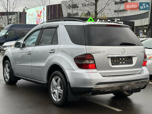 Серый Мерседес М-Класс, объемом двигателя 3 л и пробегом 406 тыс. км за 11000 $, фото 8 на Automoto.ua