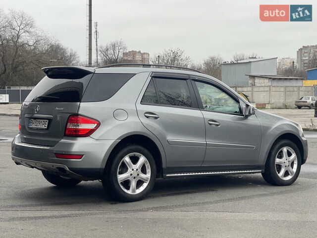 Сірий Мерседес М-Клас, об'ємом двигуна 3 л та пробігом 375 тис. км за 16500 $, фото 5 на Automoto.ua