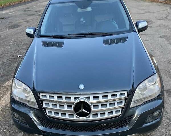 Сірий Мерседес М-Клас, об'ємом двигуна 3.5 л та пробігом 200 тис. км за 11500 $, фото 11 на Automoto.ua