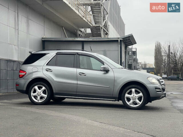 Сірий Мерседес М-Клас, об'ємом двигуна 3 л та пробігом 375 тис. км за 16500 $, фото 9 на Automoto.ua