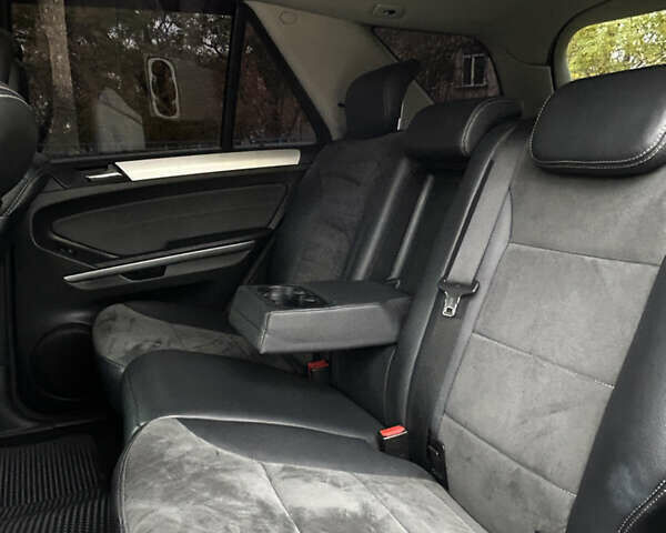 Серый Мерседес М-Класс, объемом двигателя 2.99 л и пробегом 242 тыс. км за 15499 $, фото 9 на Automoto.ua