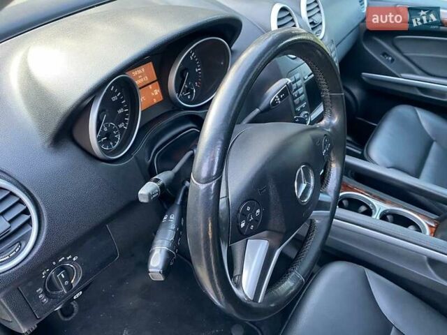 Сірий Мерседес М-Клас, об'ємом двигуна 3.5 л та пробігом 200 тис. км за 11500 $, фото 19 на Automoto.ua