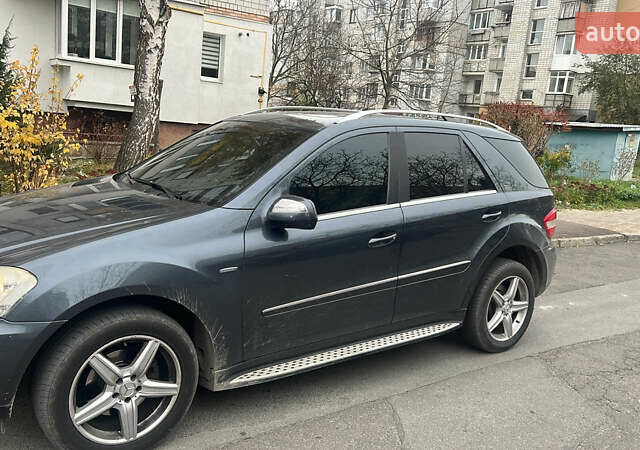 Серый Мерседес М-Класс, объемом двигателя 2.99 л и пробегом 293 тыс. км за 16500 $, фото 2 на Automoto.ua