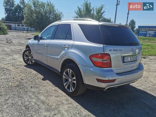 Сірий Мерседес М-Клас, об'ємом двигуна 3 л та пробігом 260 тис. км за 14000 $, фото 2 на Automoto.ua