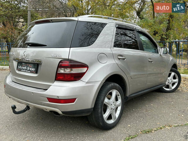 Серый Мерседес М-Класс, объемом двигателя 2.99 л и пробегом 242 тыс. км за 15499 $, фото 5 на Automoto.ua