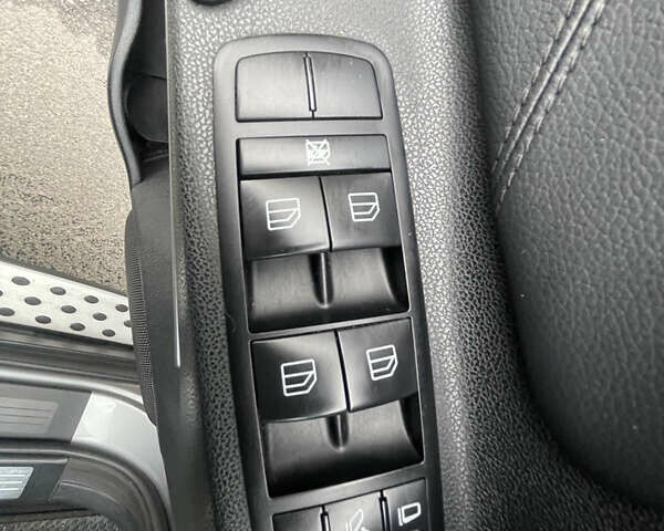 Сірий Мерседес М-Клас, об'ємом двигуна 3 л та пробігом 375 тис. км за 16500 $, фото 15 на Automoto.ua