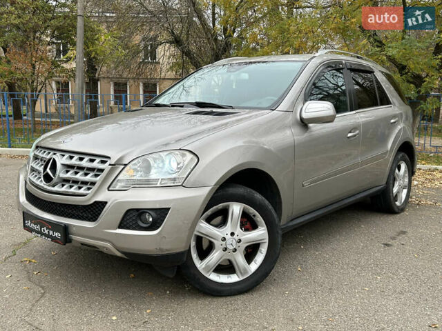 Серый Мерседес М-Класс, объемом двигателя 2.99 л и пробегом 242 тыс. км за 15499 $, фото 2 на Automoto.ua