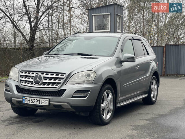 Сірий Мерседес М-Клас, об'ємом двигуна 3 л та пробігом 375 тис. км за 16500 $, фото 8 на Automoto.ua