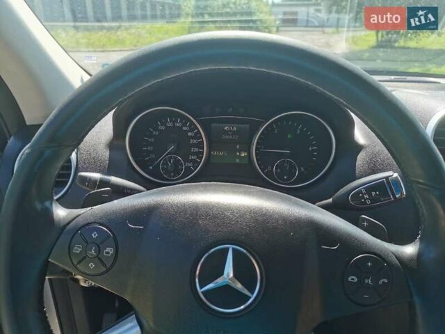 Сірий Мерседес М-Клас, об'ємом двигуна 3 л та пробігом 260 тис. км за 14000 $, фото 3 на Automoto.ua