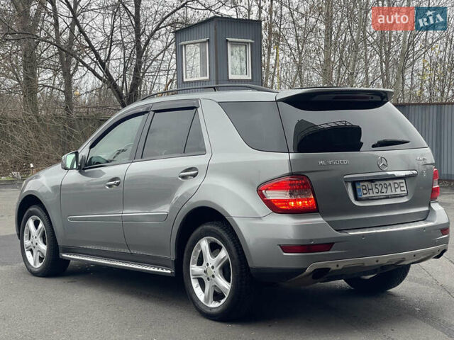 Сірий Мерседес М-Клас, об'ємом двигуна 3 л та пробігом 375 тис. км за 16500 $, фото 2 на Automoto.ua