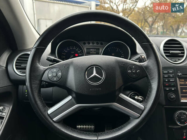 Серый Мерседес М-Класс, объемом двигателя 2.99 л и пробегом 242 тыс. км за 15499 $, фото 13 на Automoto.ua