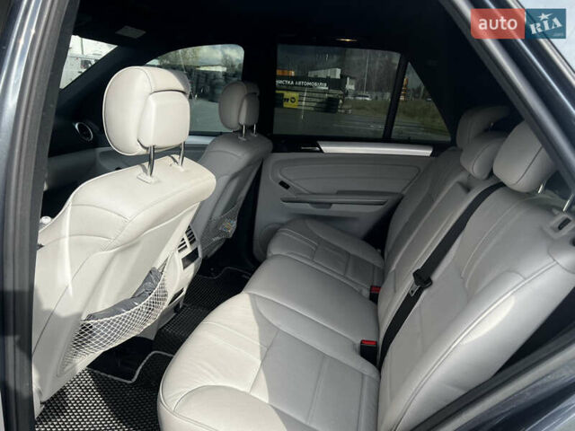 Серый Мерседес М-Класс, объемом двигателя 2.99 л и пробегом 293 тыс. км за 16500 $, фото 9 на Automoto.ua