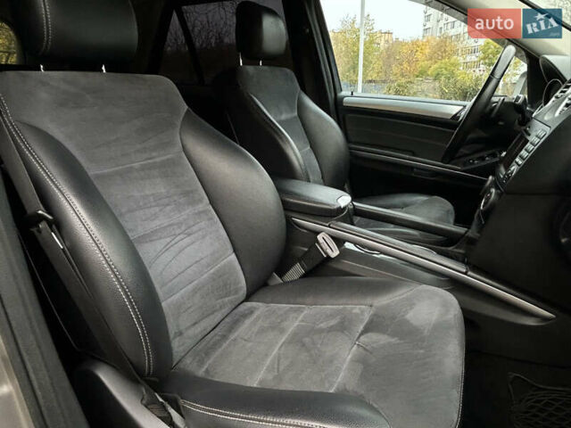 Серый Мерседес М-Класс, объемом двигателя 2.99 л и пробегом 242 тыс. км за 15499 $, фото 12 на Automoto.ua