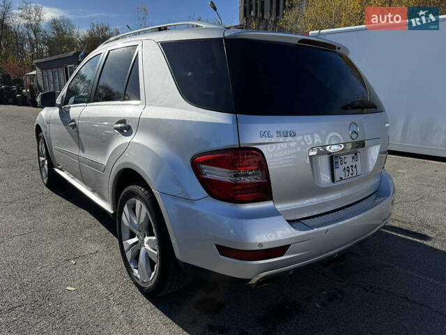 Серый Мерседес М-Класс, объемом двигателя 3 л и пробегом 245 тыс. км за 11900 $, фото 2 на Automoto.ua