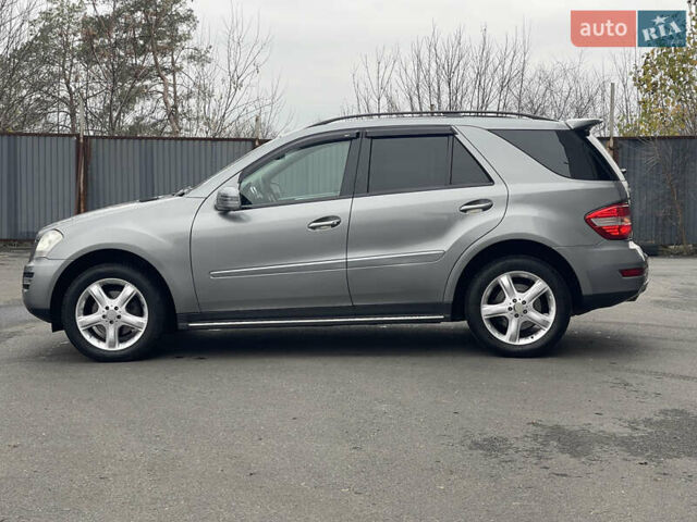 Сірий Мерседес М-Клас, об'ємом двигуна 3 л та пробігом 375 тис. км за 16500 $, фото 10 на Automoto.ua