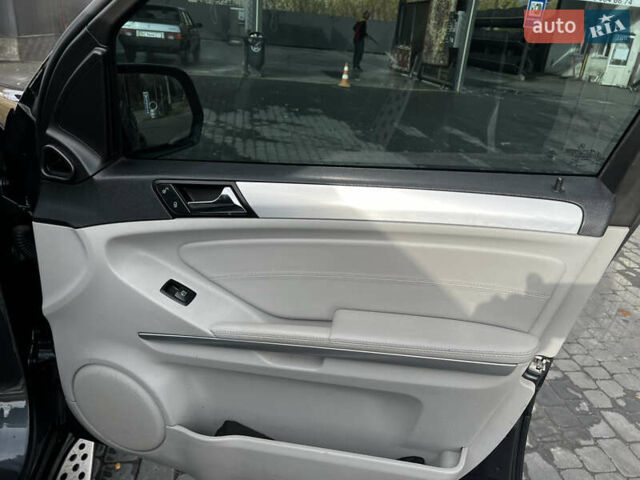 Серый Мерседес М-Класс, объемом двигателя 2.99 л и пробегом 293 тыс. км за 16500 $, фото 16 на Automoto.ua