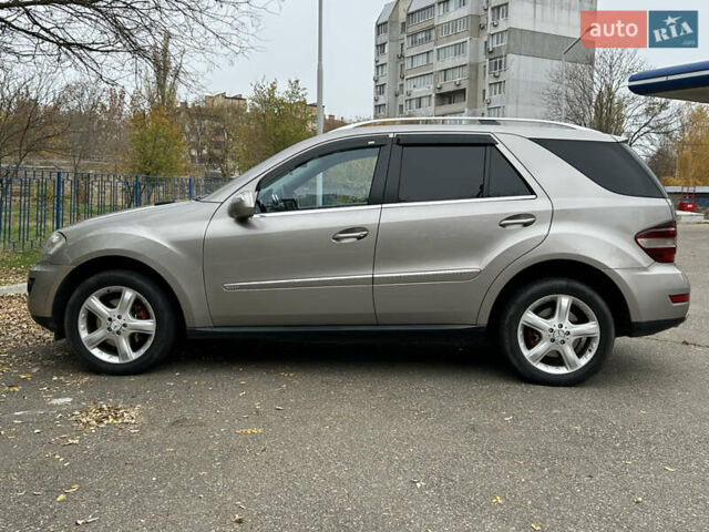 Серый Мерседес М-Класс, объемом двигателя 2.99 л и пробегом 242 тыс. км за 15499 $, фото 4 на Automoto.ua